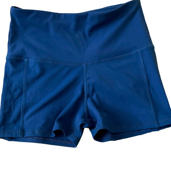 Lululemon - NWOT Train High rise shorts - Picture 2 of 3